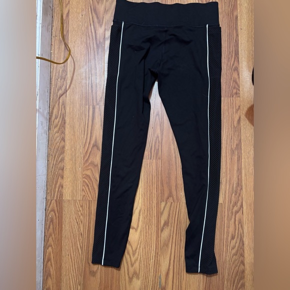 VS PINK ULTIMATE LEGGINGS - Picture 8 of 11